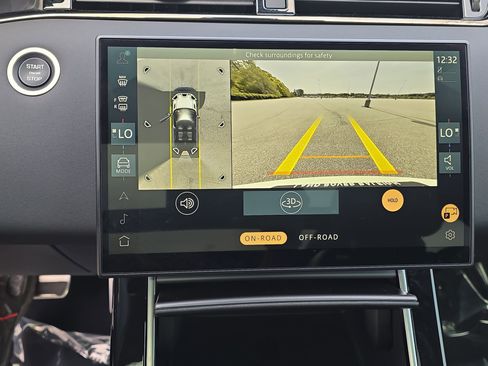 Certified 2025 Land Rover Range Rover Evoque Dynamic SE AWD/4WD image 24