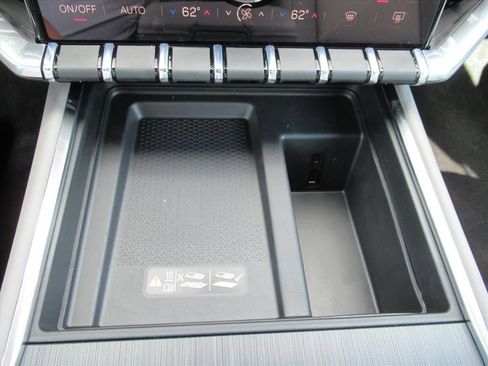 New 2026 GMC Acadia Elevation w/ Elevation Premium Package FWD image 25