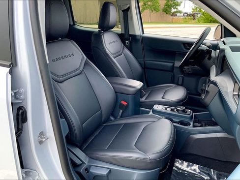 Used 2025 Ford Maverick Lariat w/ Black Appearance Package AWD/4WD image 7