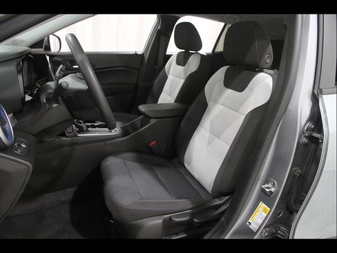 Certified 2024 Chevrolet Trax LS w/ LS Convenience Package FWD image 5