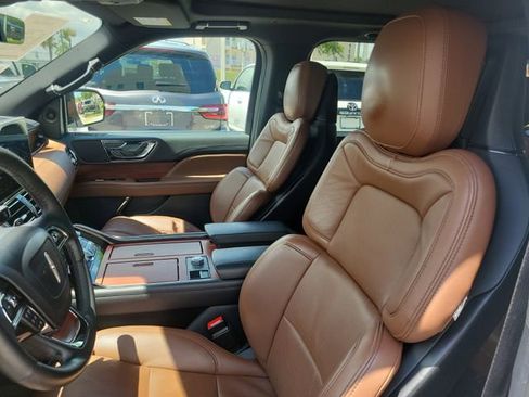 Certified 2023 Lincoln Navigator L Reserve RWD image 9