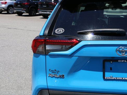 Used 2020 Toyota RAV4 XLE Premium FWD image 6