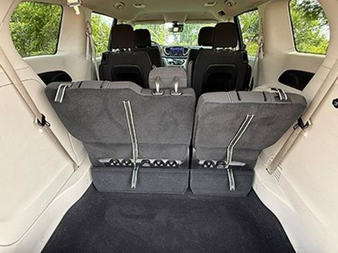 Used 2023 Chrysler Voyager LX FWD image 22