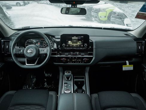 New 2025 Nissan Pathfinder SV image 15