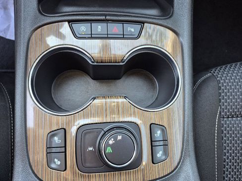 Used 2023 GMC Acadia SLE w/ Driver Convenience Package image 29