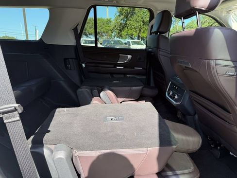 Used 2025 Ford Expedition Platinum w/ Platinum Ultimate Package AWD/4WD image 23