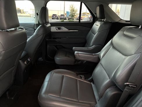 Used 2025 Ford Explorer Active w/ Active Comfort Package RWD image 20