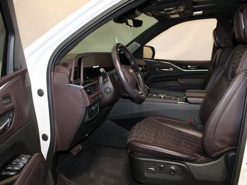 Used 2022 Cadillac Escalade Premium Luxury Platinum image 7