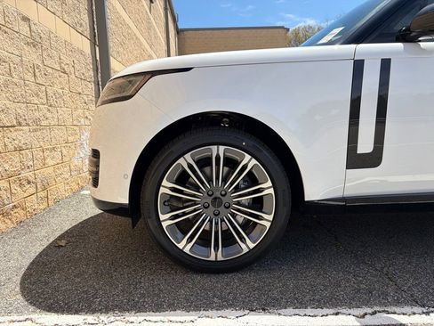 New 2026 Land Rover Range Rover Long Wheelbase SE AWD/4WD image 9