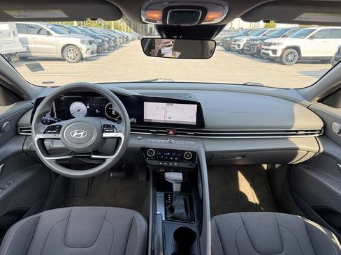 Used 2024 Hyundai Elantra SEL FWD image 12