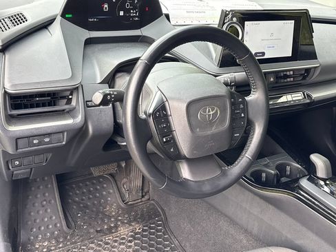 Used 2025 Toyota Prius LE FWD image 5