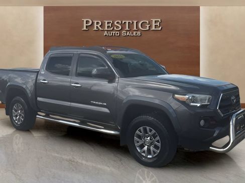 Used 2016 Toyota Tacoma SR5 RWD image 7