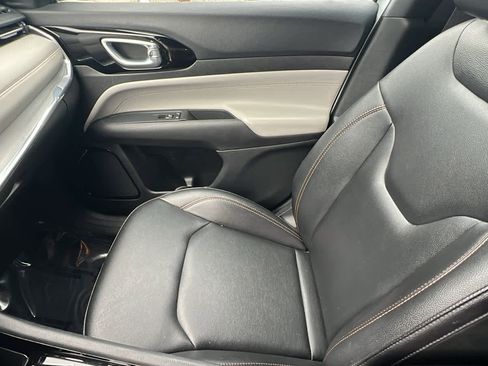 Used 2023 Jeep Compass Limited image 12