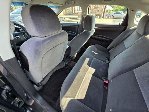 Used 2016 Chevrolet Impala LT FWD image 12