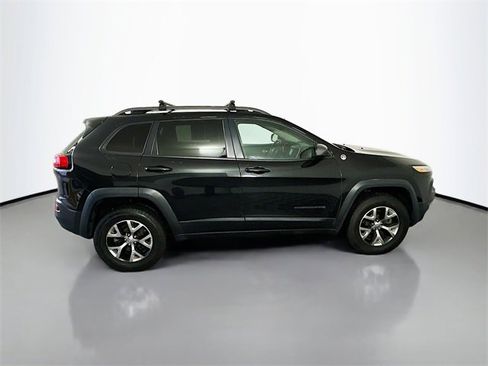 Used 2016 Jeep Cherokee Trailhawk image 8