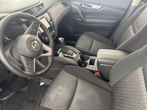 Used 2020 Nissan Rogue SV FWD image 20