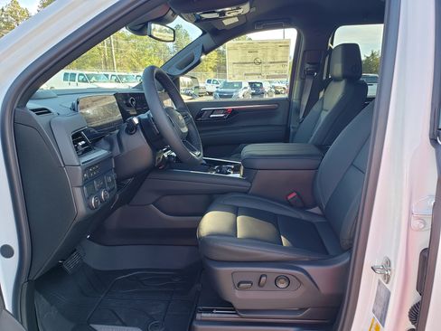 New 2026 Chevrolet Suburban LT w/ Comfort Package image 32