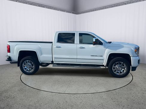 Used 2017 GMC Sierra 2500 Denali w/ Suspension Package, Off-Road image 2