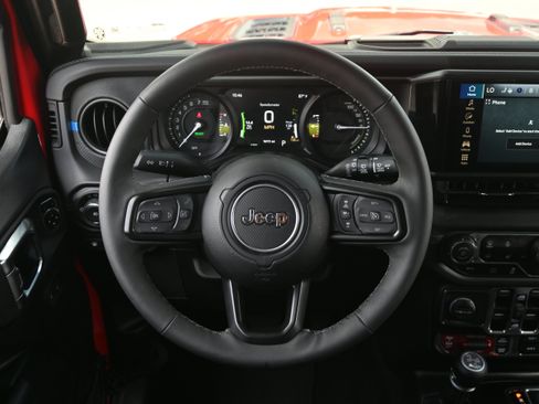 Used 2025 Jeep Wrangler Unlimited Rubicon 4xe w/ Safety Group AWD/4WD image 17
