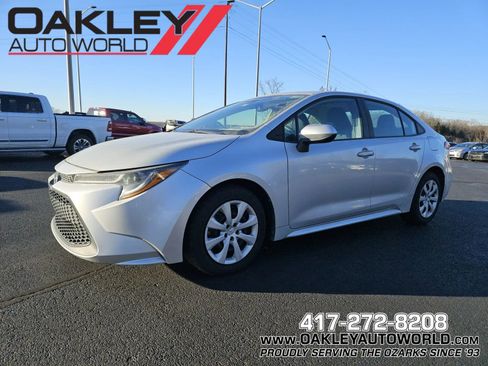 Used 2021 Toyota Corolla LE image 1