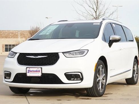 New 2026 Chrysler Pacifica Pinnacle image 3