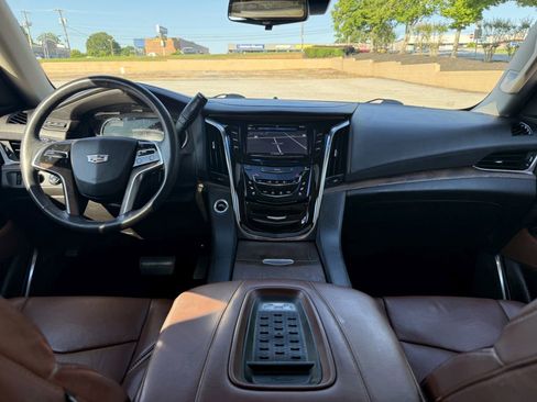 Used 2017 Cadillac Escalade Luxury AWD/4WD image 37