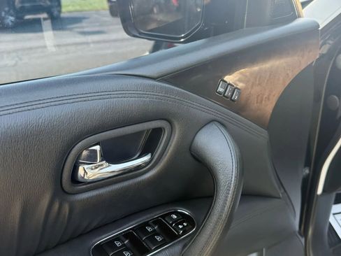 Used 2012 INFINITI QX56 4WD w/ Deluxe Touring Pkg image 18