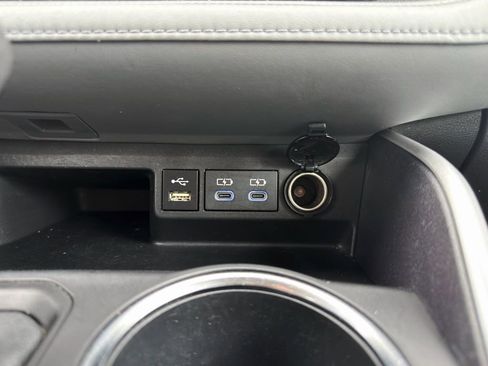 Used 2022 Toyota Highlander XLE image 12