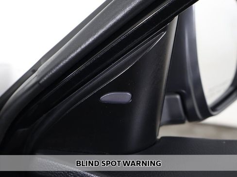 Used 2018 Nissan Rogue SV w/ Premium Package image 6