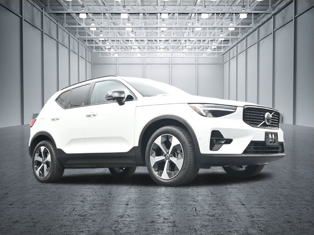 Used 2023 Volvo XC40 B4 Ultimate FWD image 31