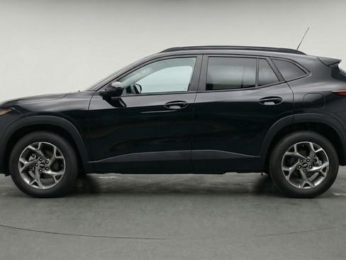 Used 2025 Chevrolet Trax LT image 5