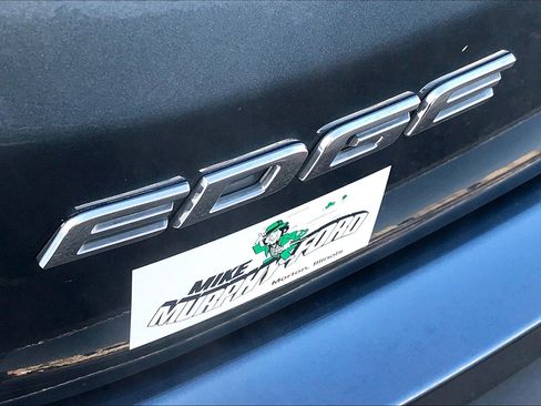 Used 2019 Ford Edge SE image 25