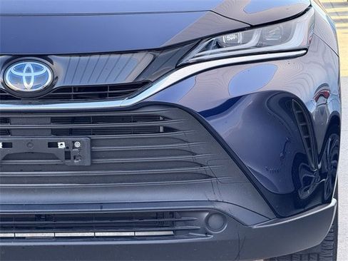 Used 2023 Toyota Venza LE image 8