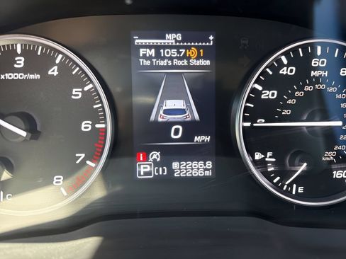Used 2025 Subaru Crosstrek 2.5i Premium AWD/4WD image 21