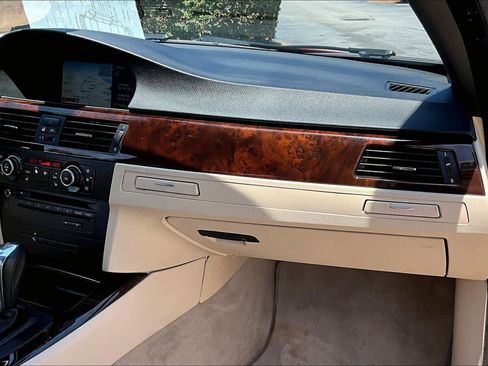 Used 2011 BMW 328i Convertible image 15