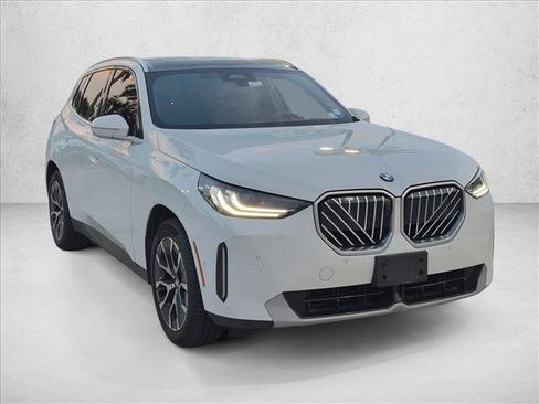 Used 2025 BMW X3 xDrive30i w/ Premium Package AWD/4WD image 3