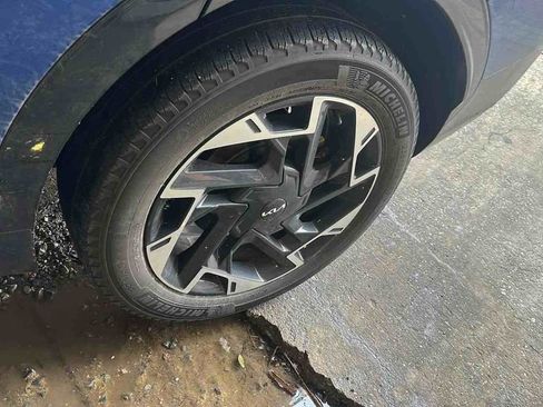 Certified 2023 Kia Sportage SX image 9