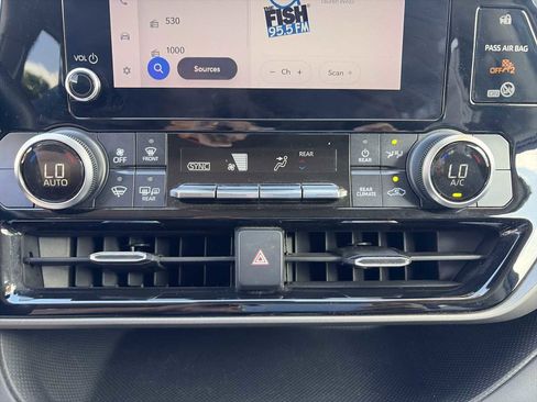 Used 2023 Toyota Highlander L image 16