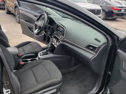 Used 2019 Hyundai Elantra SE w/ Cargo Package image 15