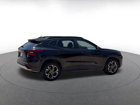 Used 2025 Chevrolet Trax LT FWD image 15