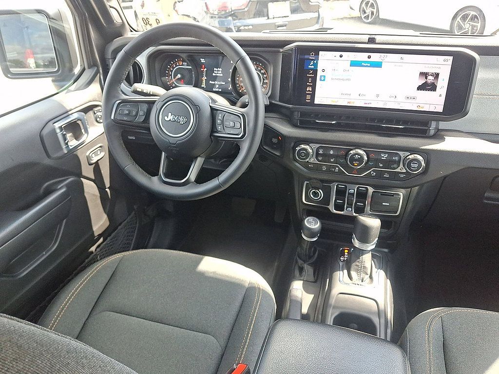 Used 2025 Jeep Gladiator Sport AWD/4WD image 15
