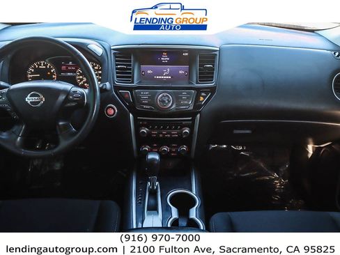 Used 2019 Nissan Pathfinder SV image 11