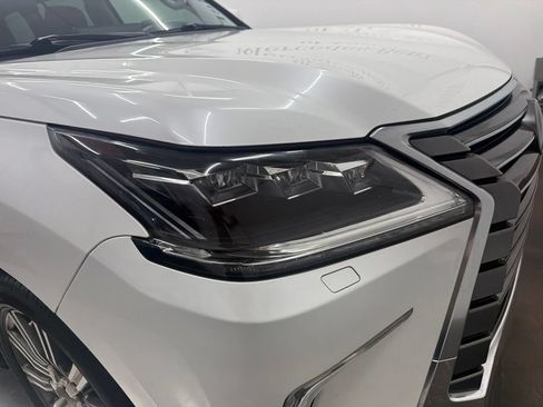 Used 2016 Lexus LX 570 4WD w/ Luxury Package image 10
