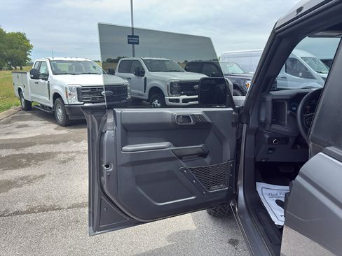 Certified 2025 Ford Bronco Big Bend w/ Black Appearance Package AWD/4WD image 22