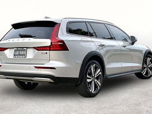 Certified 2025 Volvo V60 B5 Cross Country Plus AWD/4WD image 2