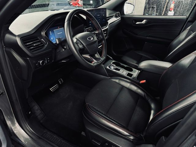 Used 2024 Ford Escape ST-Line w/ Tech Pack #1 AWD/4WD image 18