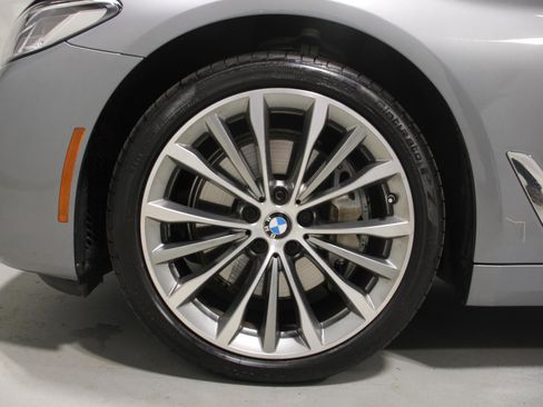 Used 2023 BMW 540i xDrive w/ Executive Package image 24