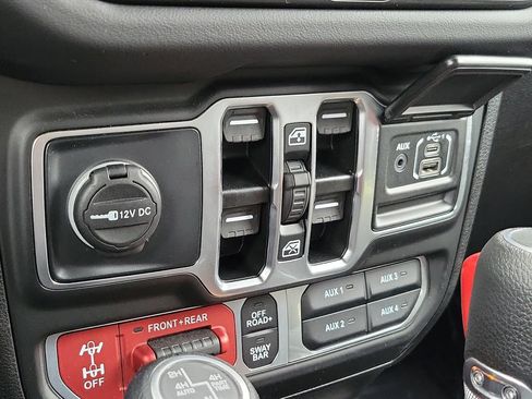 Certified 2025 Jeep Wrangler Unlimited Rubicon 4xe w/ Convenience Group AWD/4WD image 30