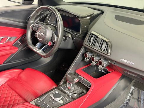 Used 2017 Audi R8 V10 w/ Ceramic Brake Package image 25