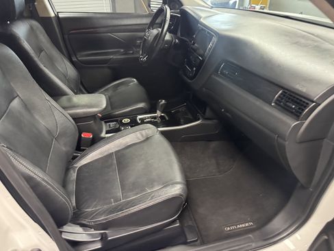 Used 2017 Mitsubishi Outlander SEL AWD/4WD image 12